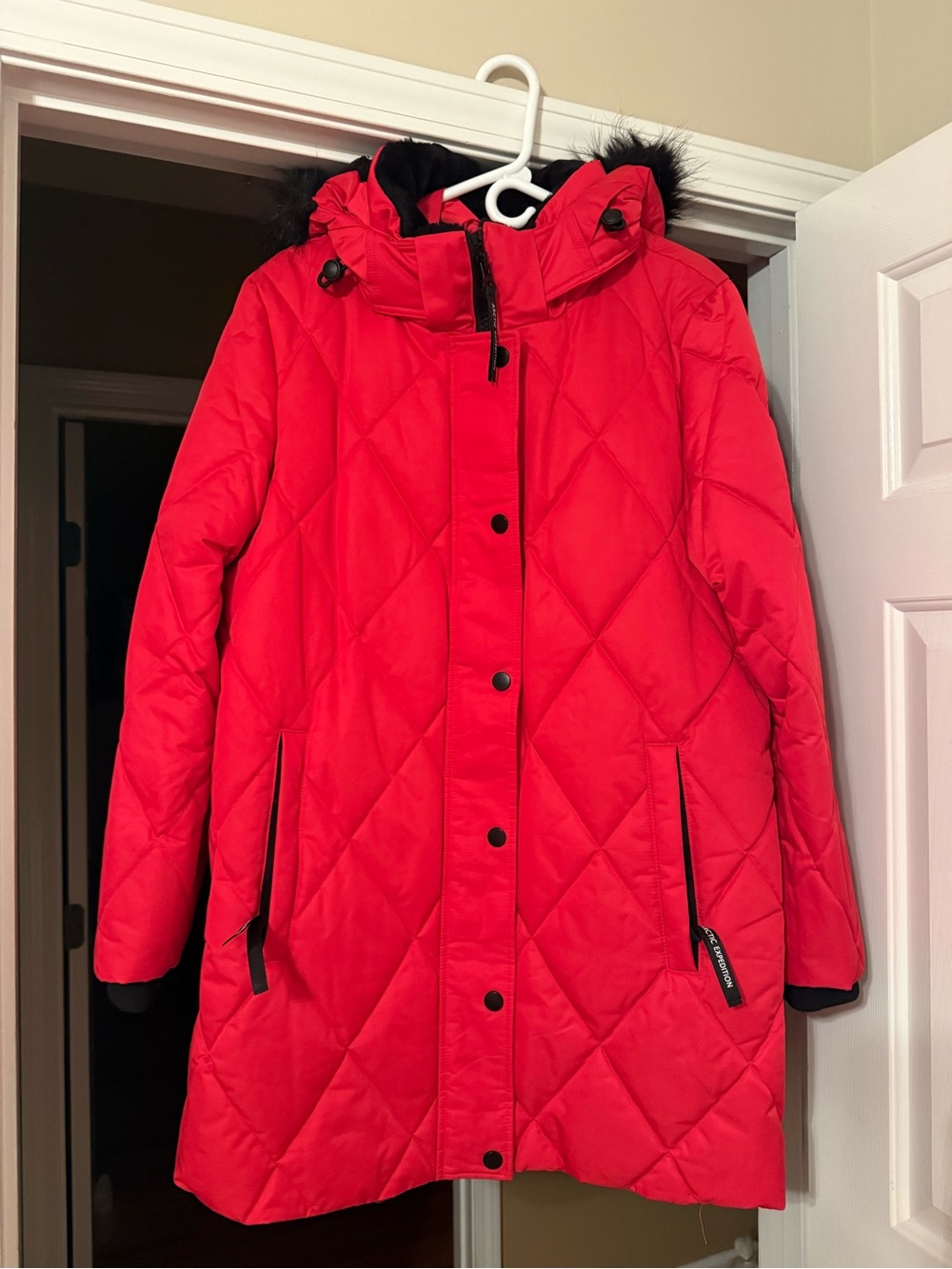 Arctic Expedition Women's Red Quilted Hooded Puffer Coat - like new size medium